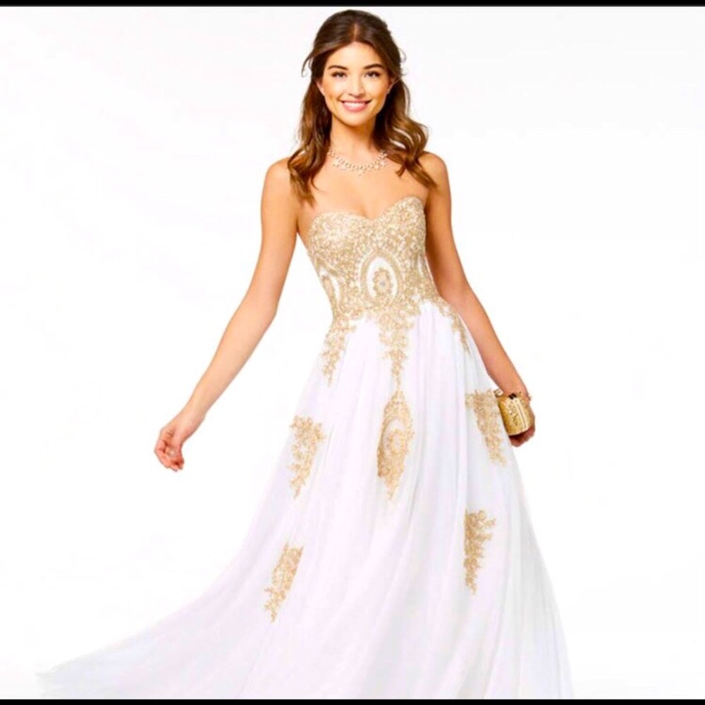 Macy’s Say Yes to Prom dress
